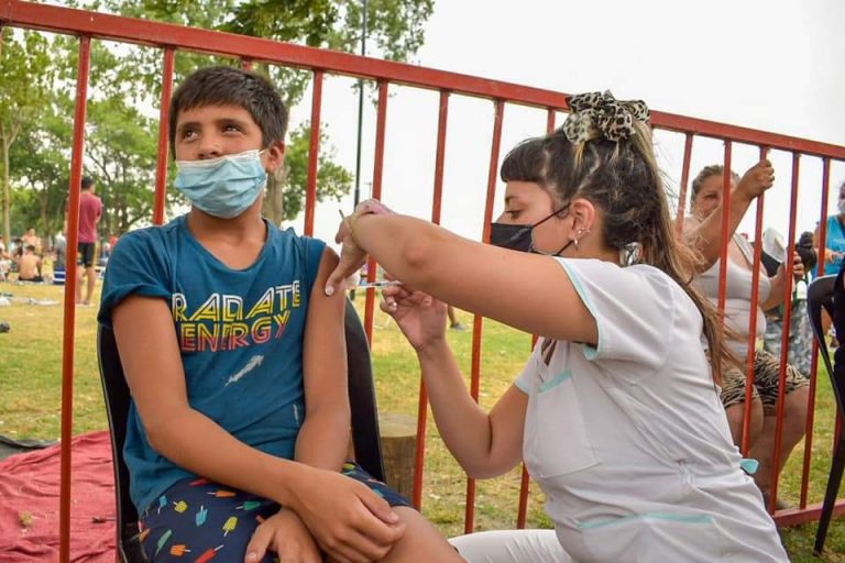 Exitoso operativo de vacunación contra COVID-19 en Quilmes