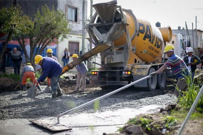 Continúan las obras de pavimentación en Solano