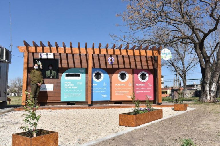 Mayra inauguró el cuarto Ecopunto de material 100% reciclado  en el Parque Lineal de Solano