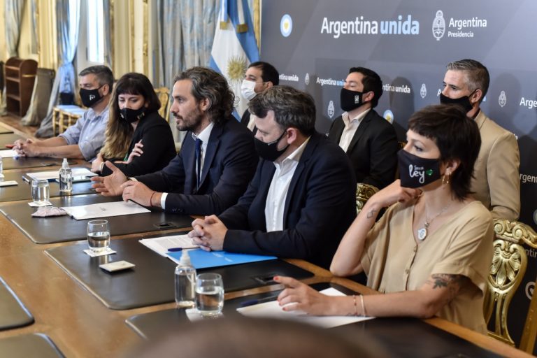 Santiago Cafiero firmó con Mayra Mendoza la implementación de Puntos Digitales en Quilmes
