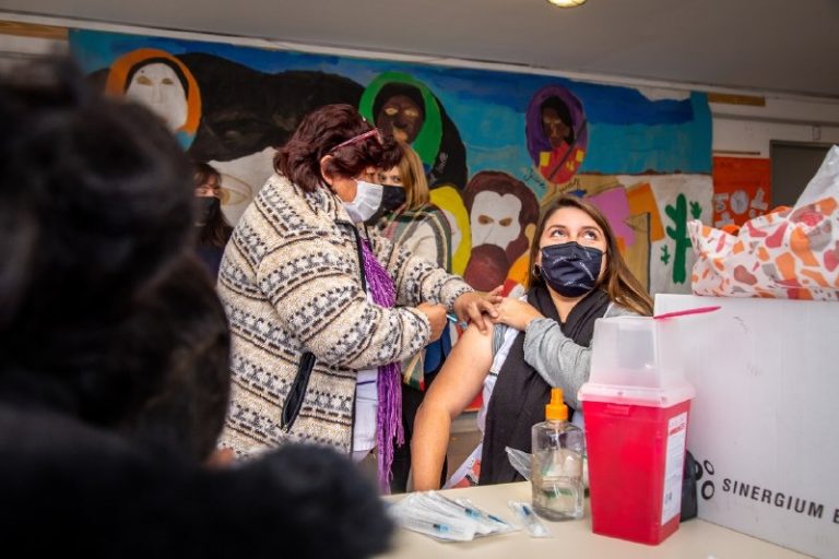 Operativos de vacunación en escuelas de Quilmes